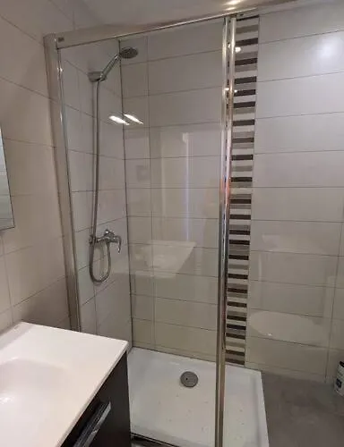 Three Orchids アパート